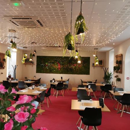 Hotel Restaurant Le Lion D'Or Gemozac Екстер'єр фото
