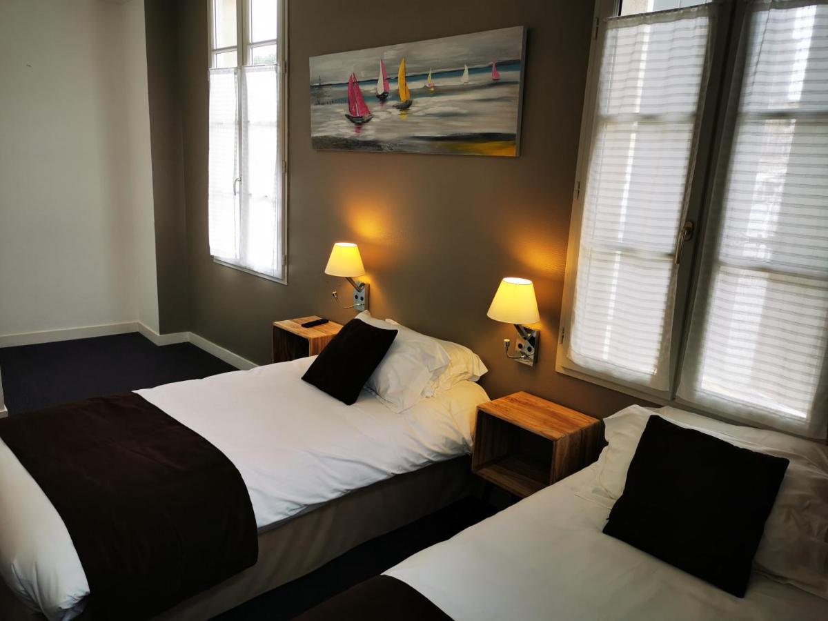 Hotel Restaurant Le Lion D'Or Gemozac Екстер'єр фото