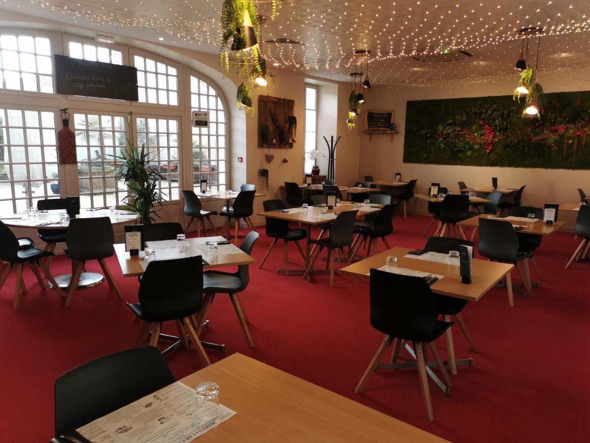 Hotel Restaurant Le Lion D'Or Gemozac Екстер'єр фото