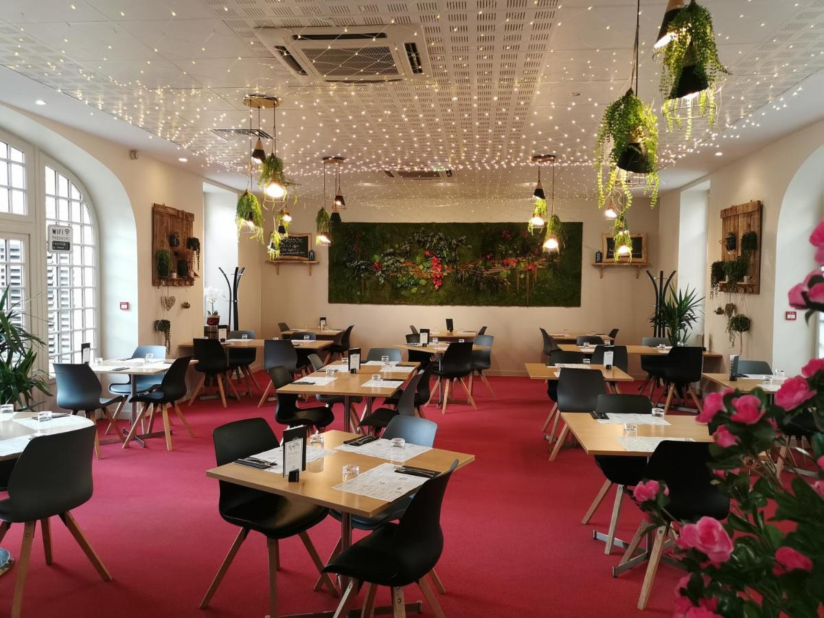 Hotel Restaurant Le Lion D'Or Gemozac Екстер'єр фото
